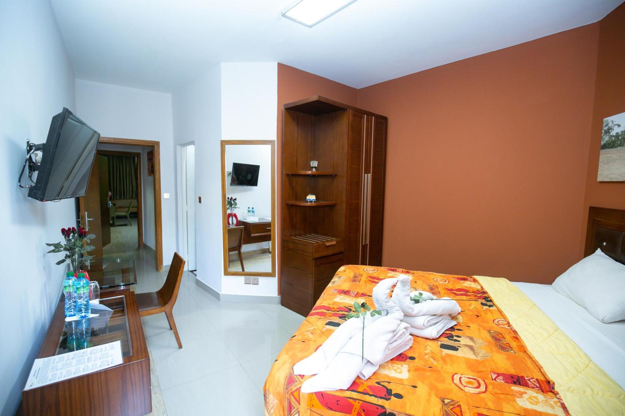 Wakola Hotel Cheikh Anta Diop Dakar Bagian luar foto